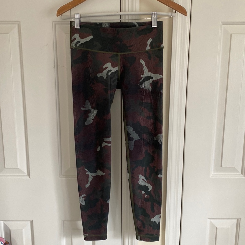 Camo leggings size XS